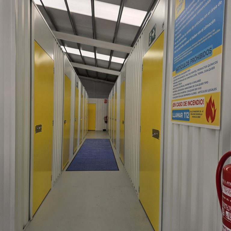 With our connected warehouses, we've over 600 square meters each level :-) And more warehouse space to come! Even more rooms!